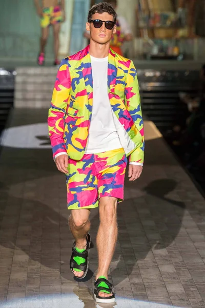 Look 15